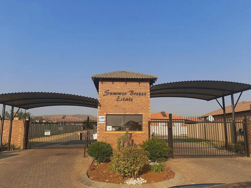 3 Bedroom Townhouse for sale in Waterval East