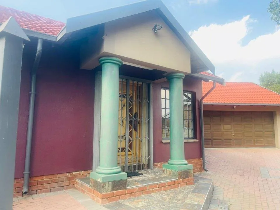 5 Bedroom House to rent in The Reeds