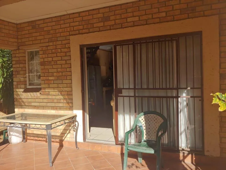 2 Bedroom Townhouse to rent in Rooihuiskraal North