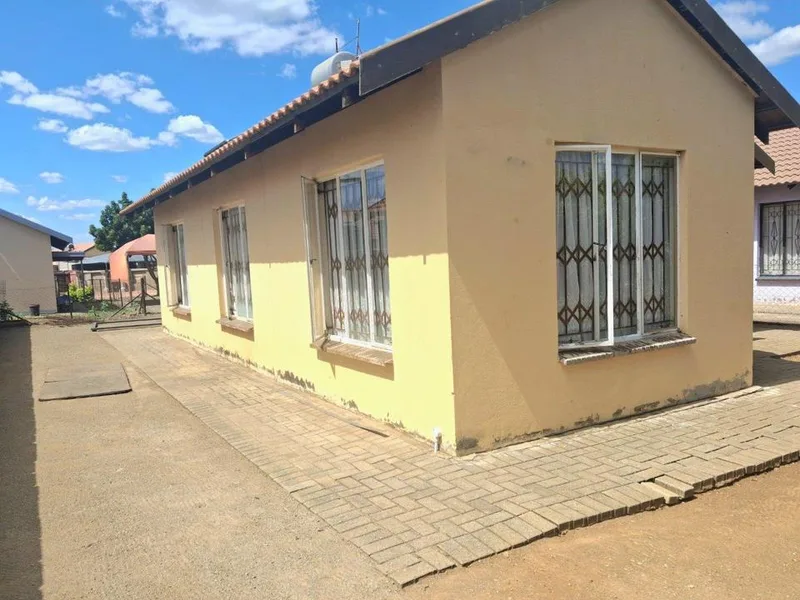 3 Bedroom House for sale in Boitekong