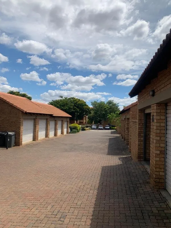 3 Bedroom Apartment / flat to rent in Die Hoewes