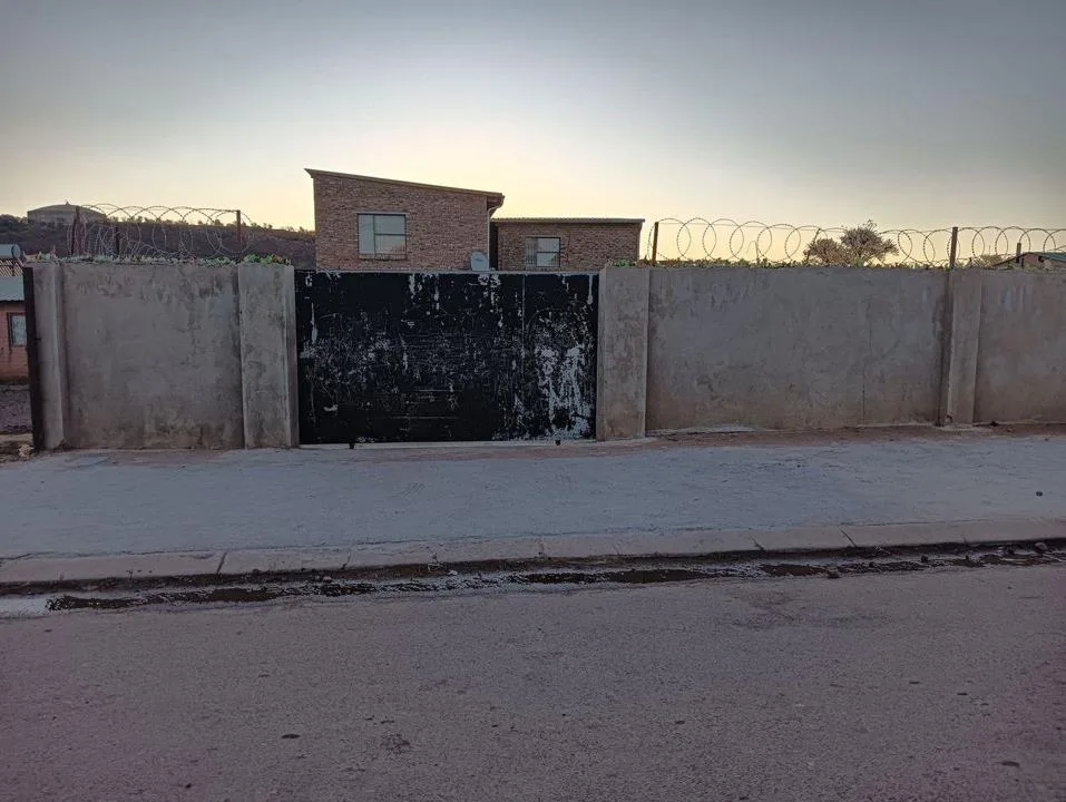 7 Bedroom House for sale in Promosa