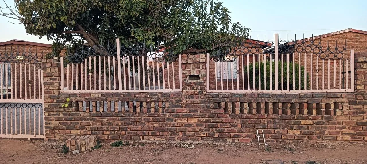 2 Bedroom House for sale in Ikageng