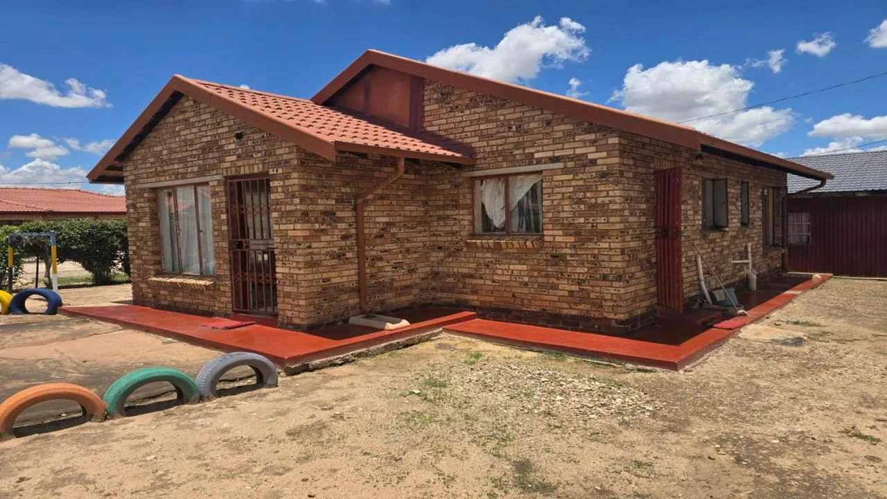 3 Bedroom House for sale in Mmabatho Unit 15