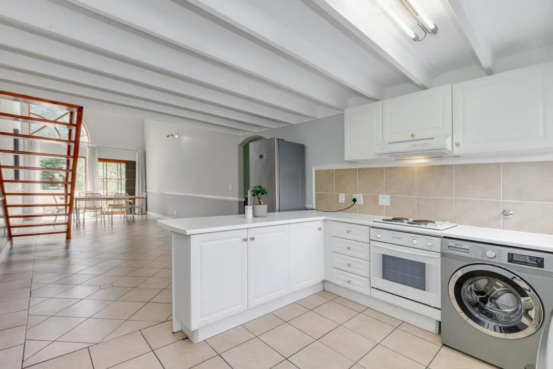 2 Bedroom Apartment / flat to rent in Saxonwold
