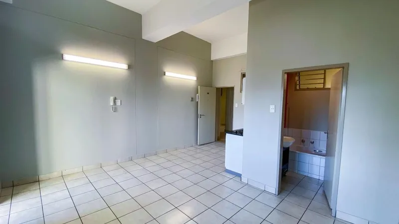0.5 Bedroom Apartment / flat to rent in New Doornfontein