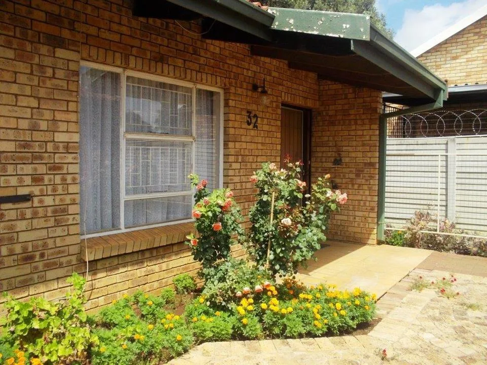 2 Bedroom Townhouse for sale in Kannoniers Park