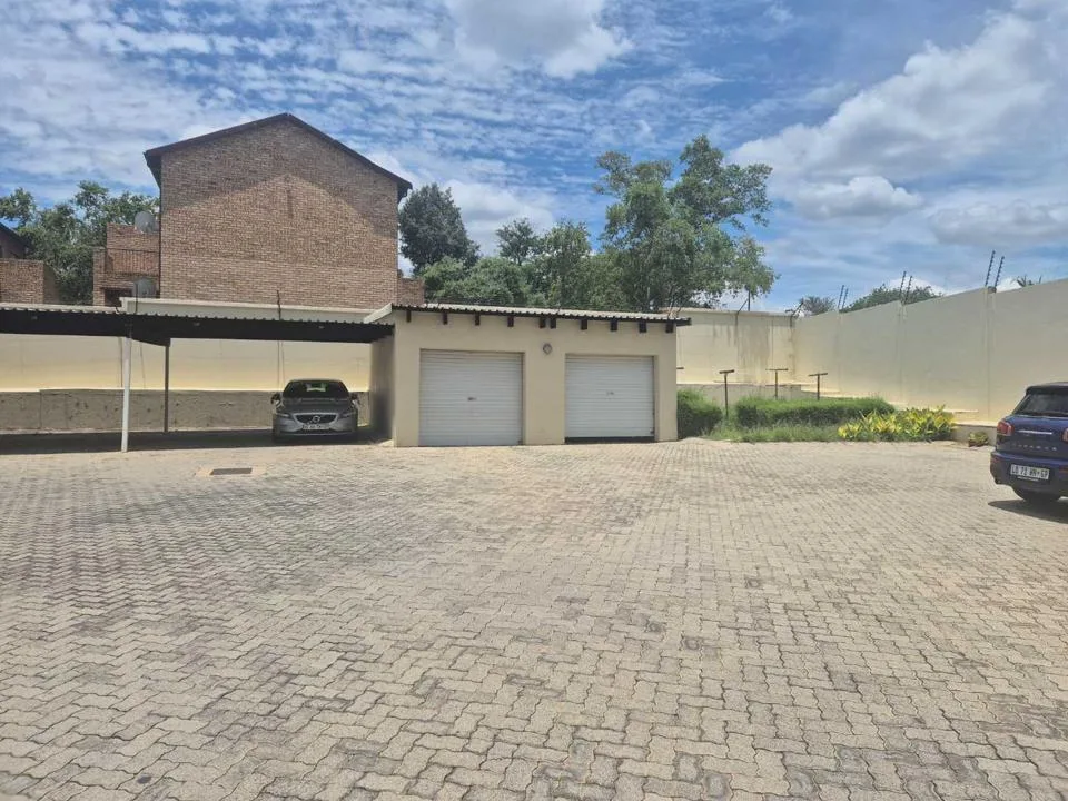 2 Bedroom Apartment / flat to rent in Paulshof