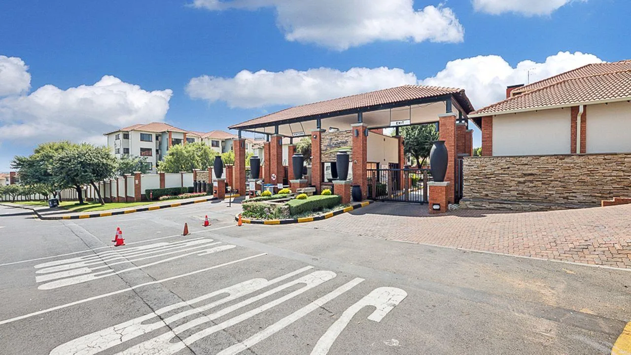 Property to rent in Greenstone Hill