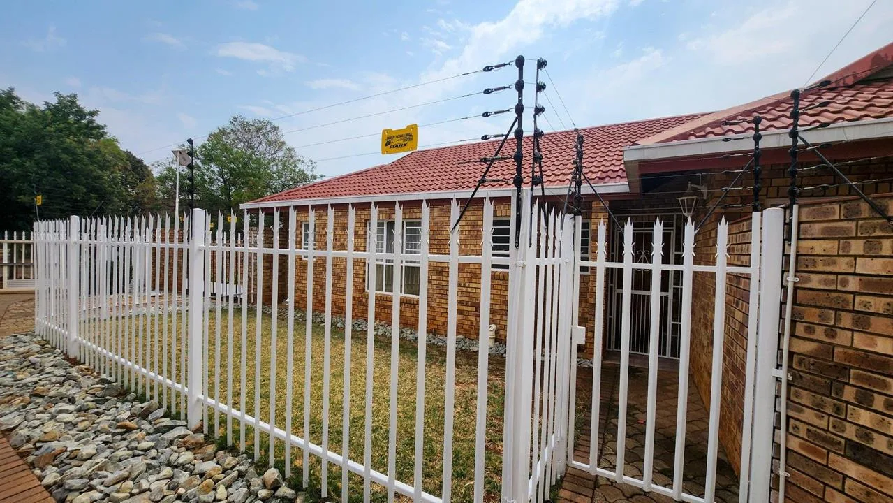 3 Bedroom Townhouse for sale in Adamayview