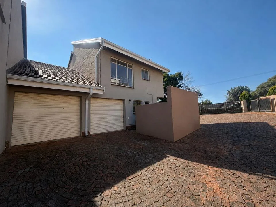 3 Bedroom Townhouse to rent in Sinoville