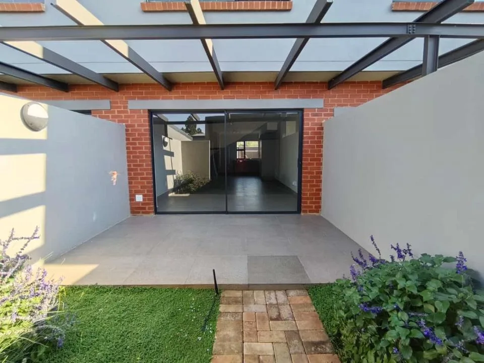 2 Bedroom Townhouse to rent in Olympus AH