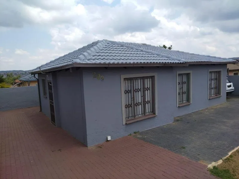 3 Bedroom House to rent in Lotus Gardens