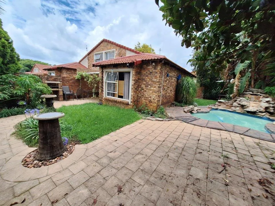 2 Bedroom Townhouse to rent in Weltevreden Park