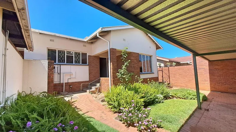 3 Bedroom House to rent in East Lynne