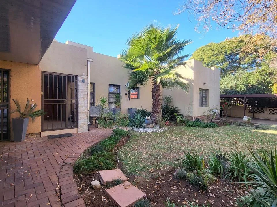 4 Bedroom House for sale in Miederpark