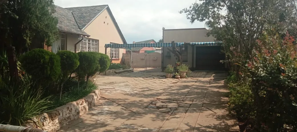 3 Bedroom House for sale in Stilfontein Ext 1