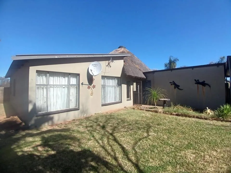 3 Bedroom House for sale in Roosheuwel Ext 2