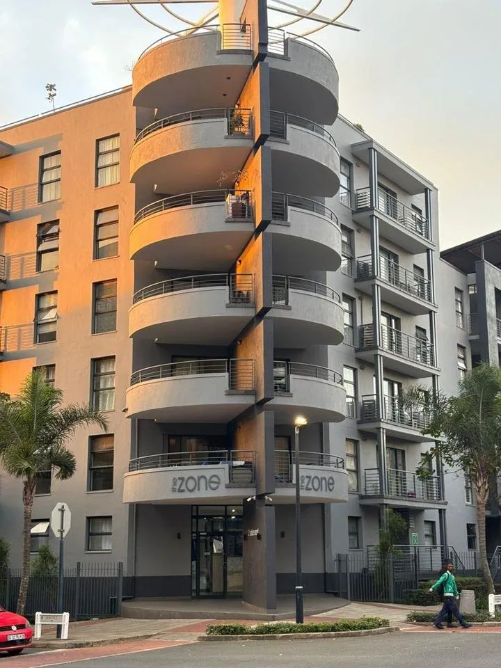 3 Bedroom Apartment / flat to rent in New Town Centre