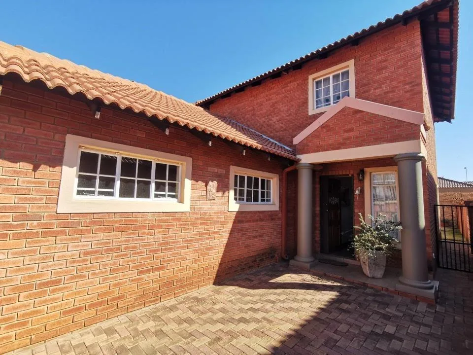 3 Bedroom Townhouse for sale in Van Der Hoff Park