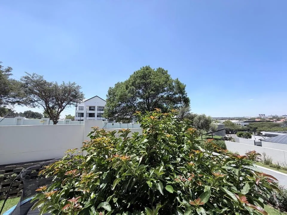 3 Bedroom Apartment / flat to rent in Greenstone Hill