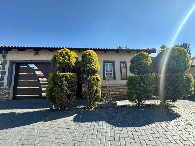 3 Bedroom House for sale in Waterval East
