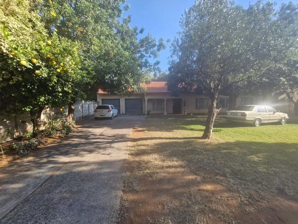 4 Bedroom House for sale in Geelhoutpark