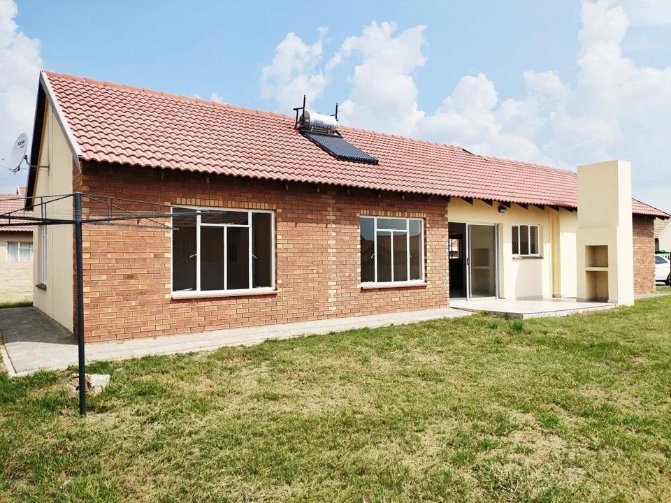 3 Bedroom House for sale in Waterkloof East