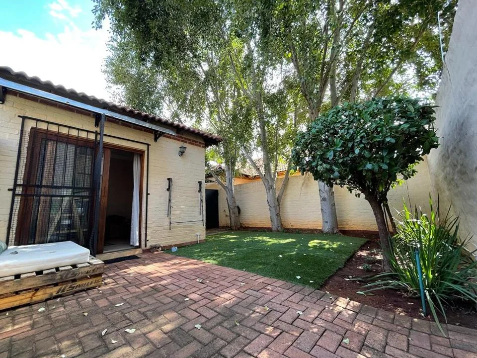 2 Bedroom Townhouse for sale in Die Bult