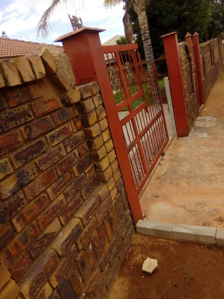 3 Bedroom House for sale in Lethlabile