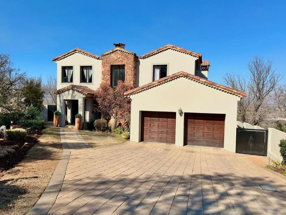 4 Bedroom House for sale in Estate D' Afrique