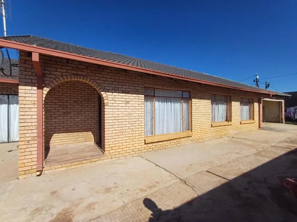 3 Bedroom House for sale in Kanana