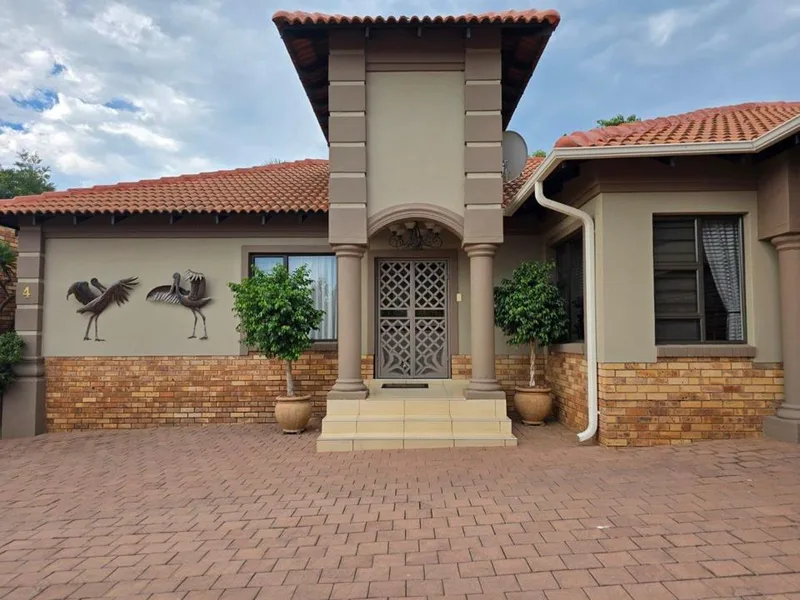 3 Bedroom Townhouse for sale in Wilkoppies