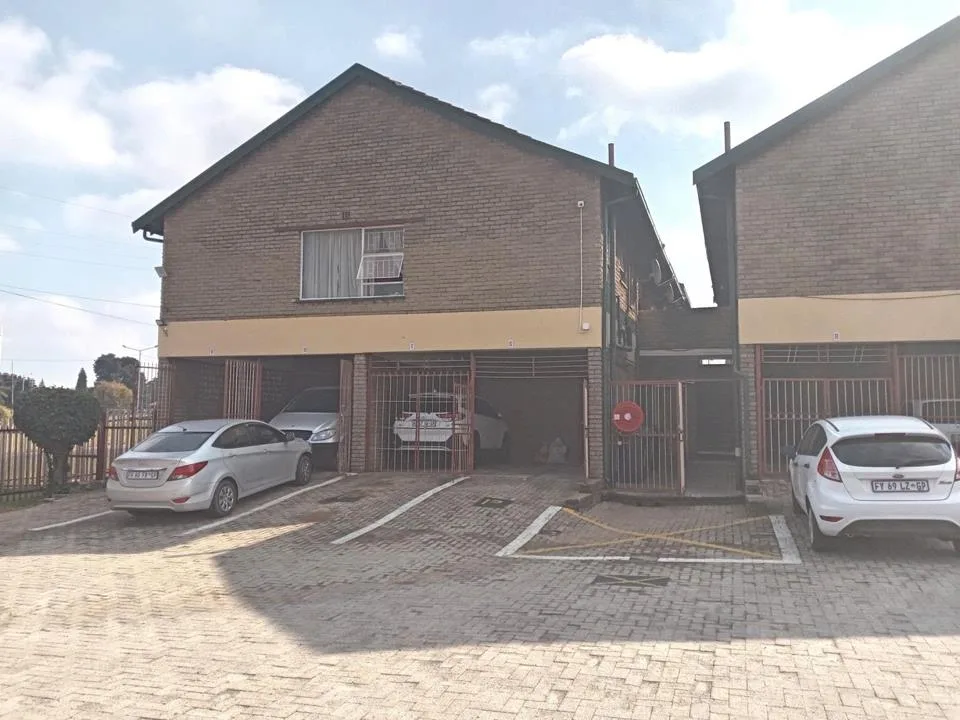2 Bedroom Apartment / flat to rent in Krugersdorp North