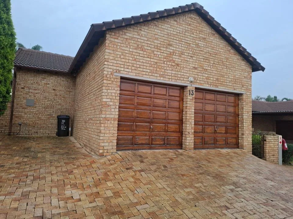 Townhouse to rent in Willowbrook