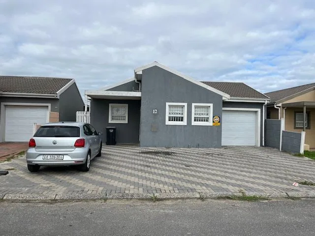 4 Bedroom House in Stratford Green