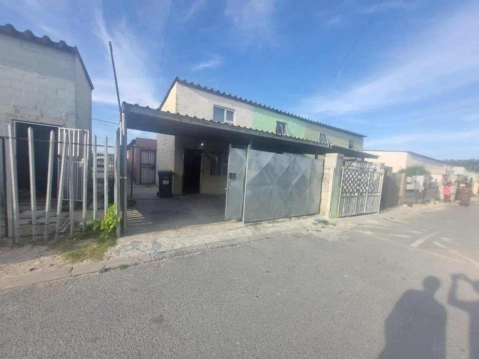 3 Bedroom House for sale in Browns Farm