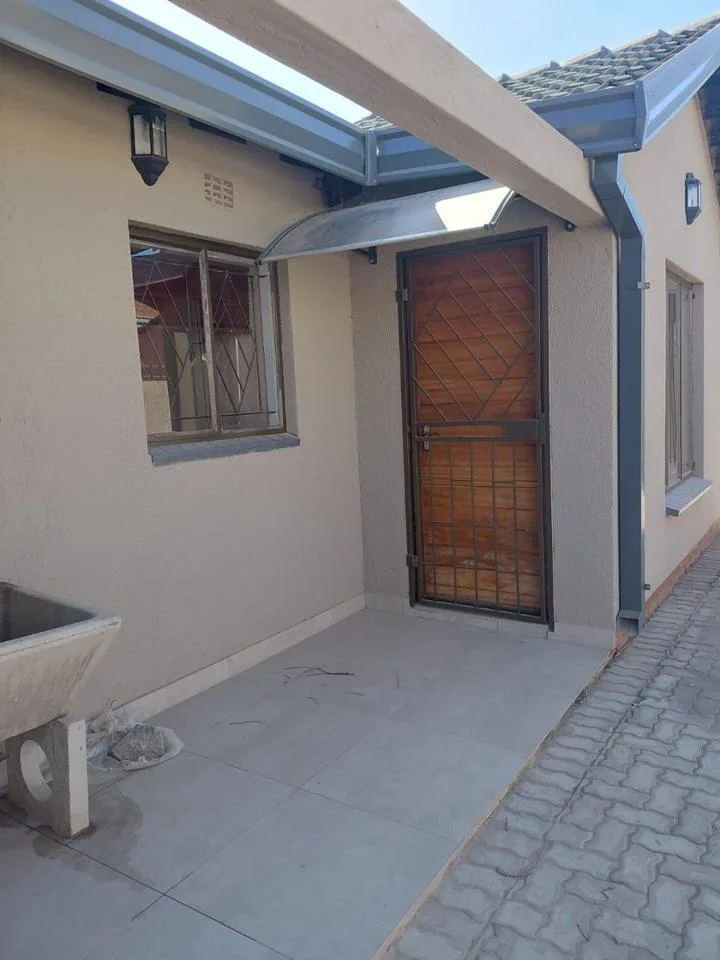 2 Bedroom House to rent in Soshanguve FF