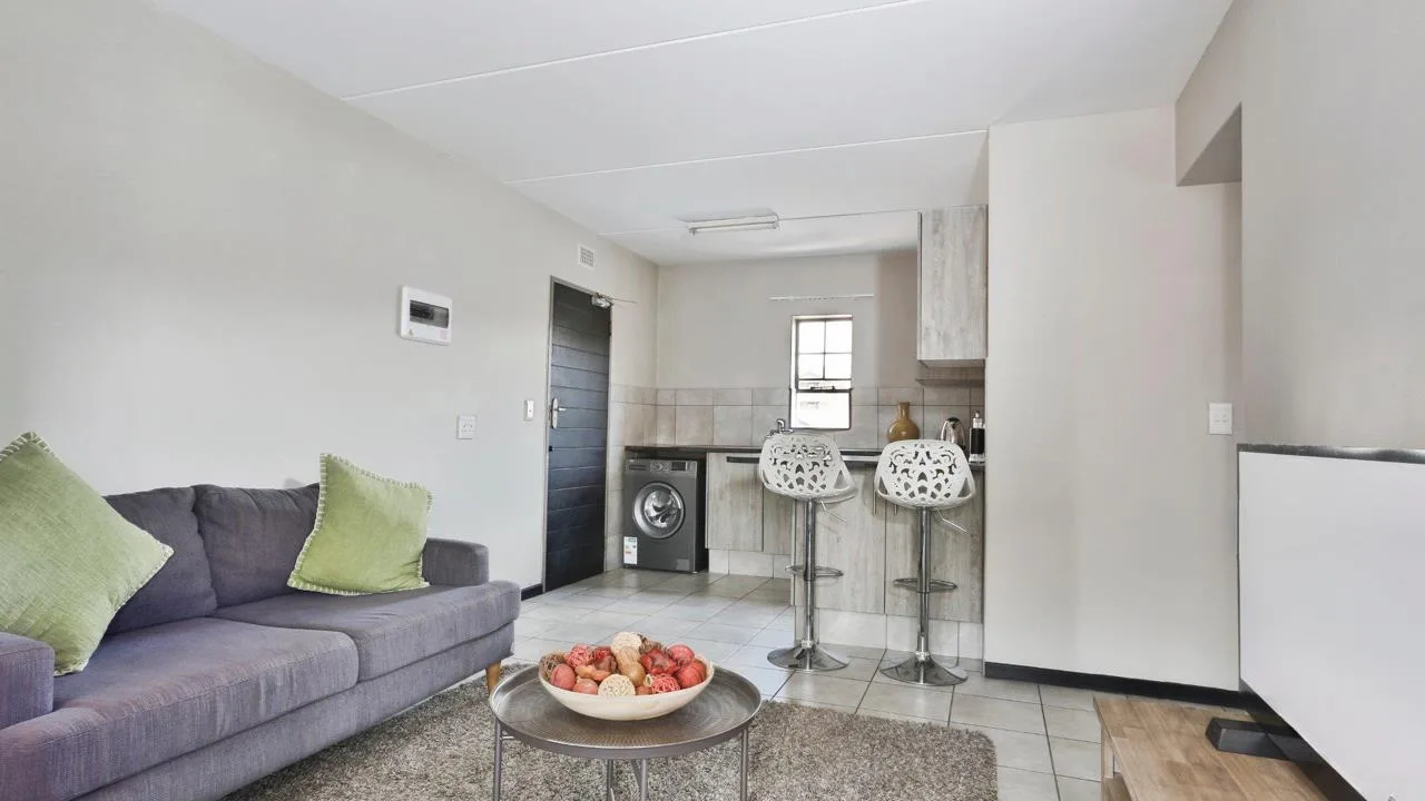 2 Bedroom Apartment / flat to rent in Olievenhoutbosch