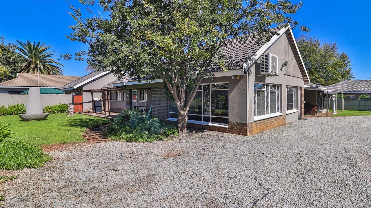 6 Bedroom House for sale in Flamwood