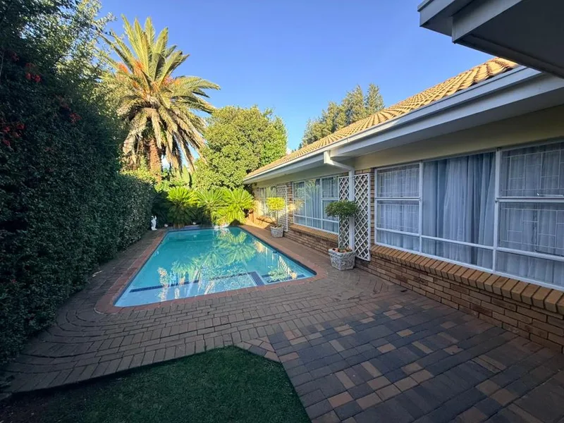 4 Bedroom House for sale in Kannoniers Park