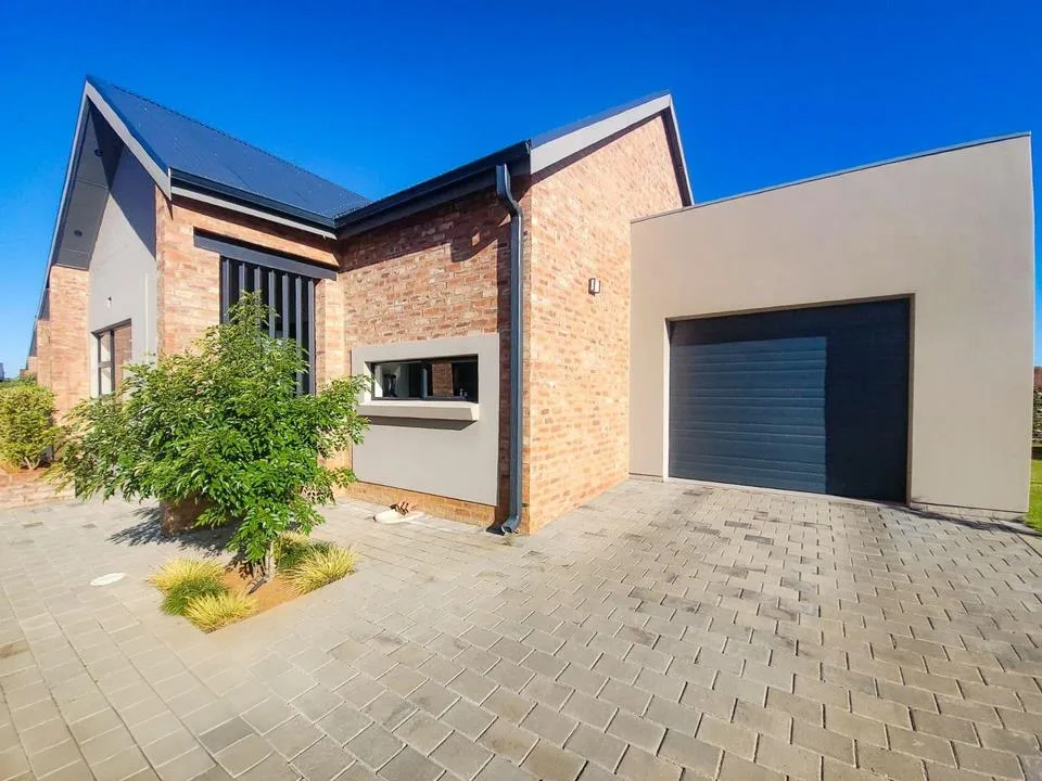 2 Bedroom Townhouse for sale in Van Der Hoff Park
