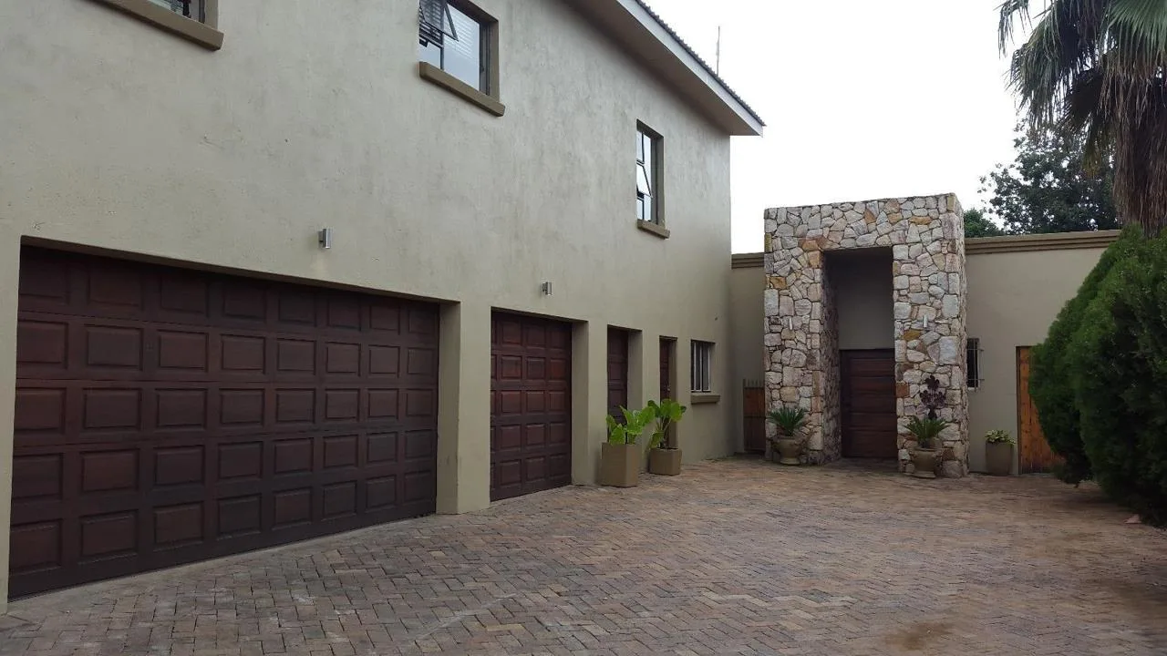 5 Bedroom House for sale in Potchefstroom Central