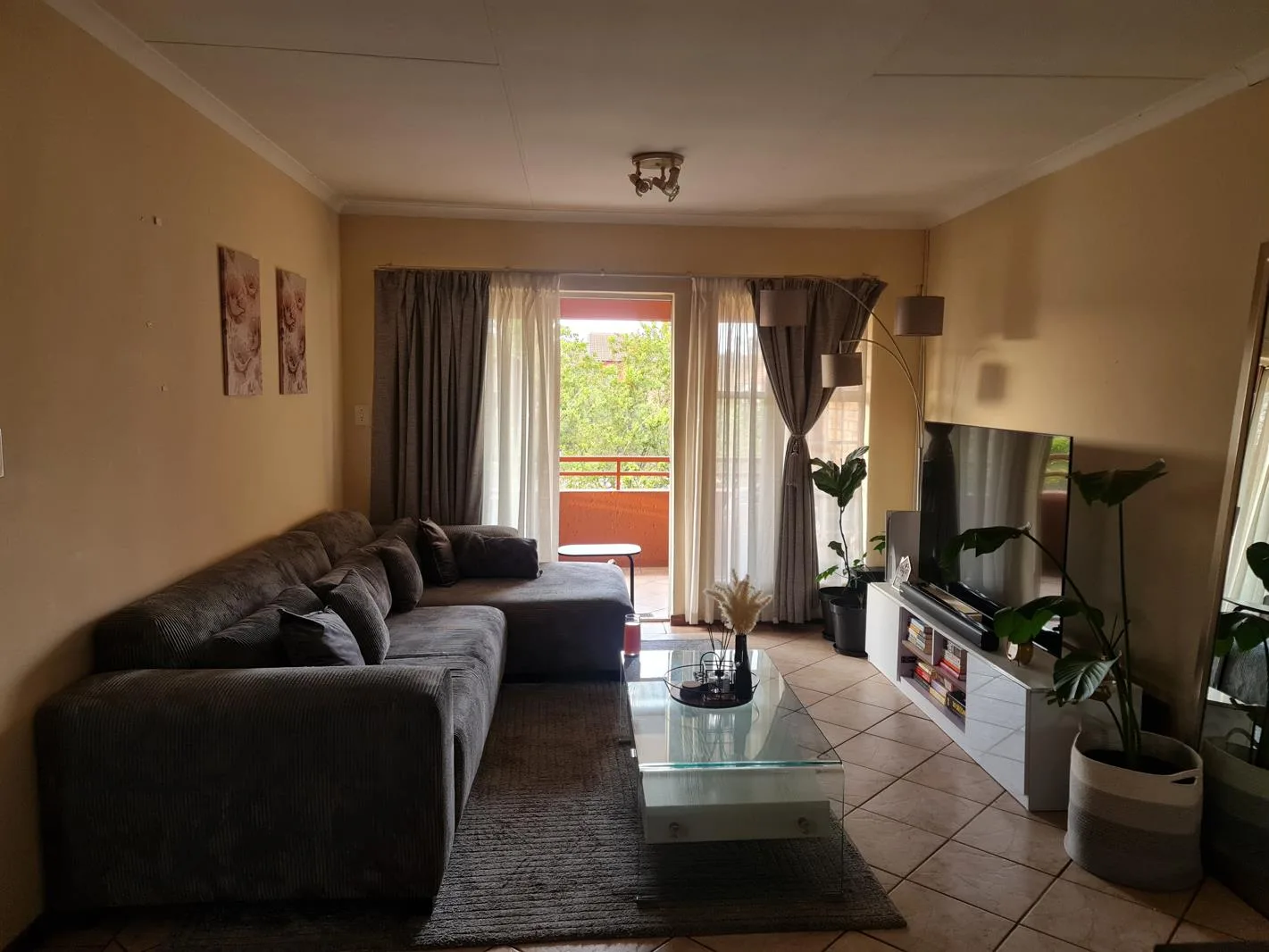 Property to rent in Die Hoewes