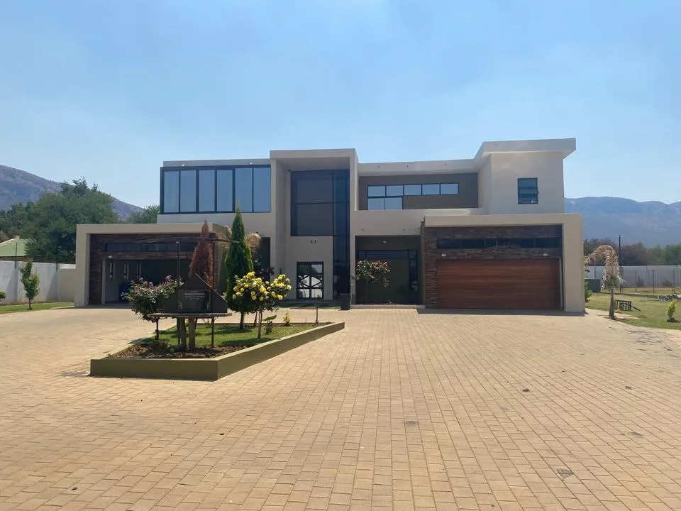 6 Bedroom House for sale in Hartbeespoort Rural
