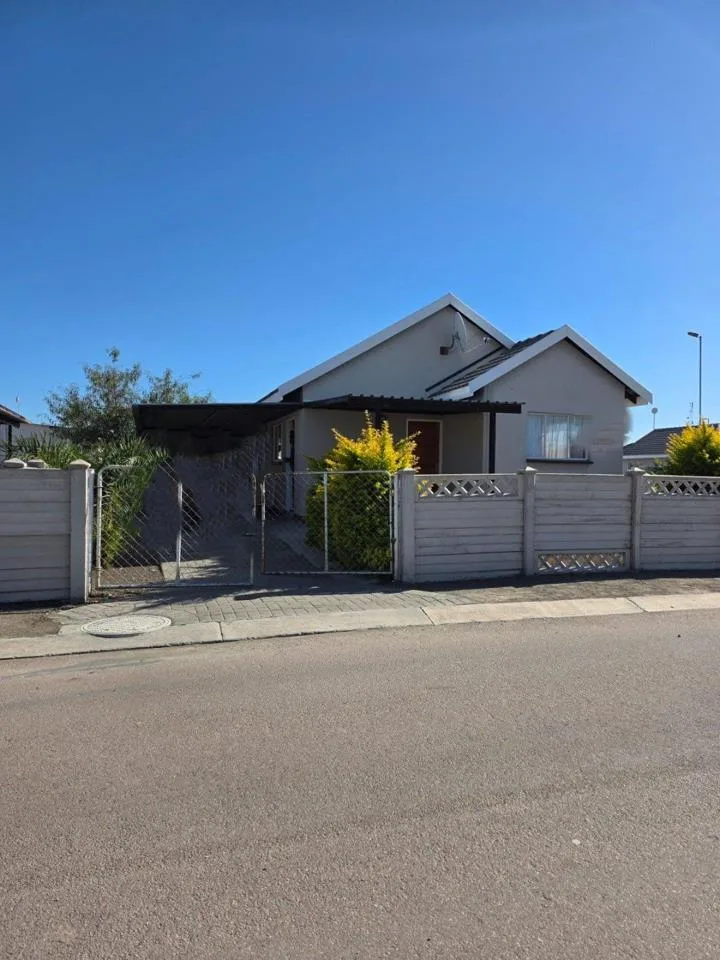 4 Bedroom House for sale in Freedom Park