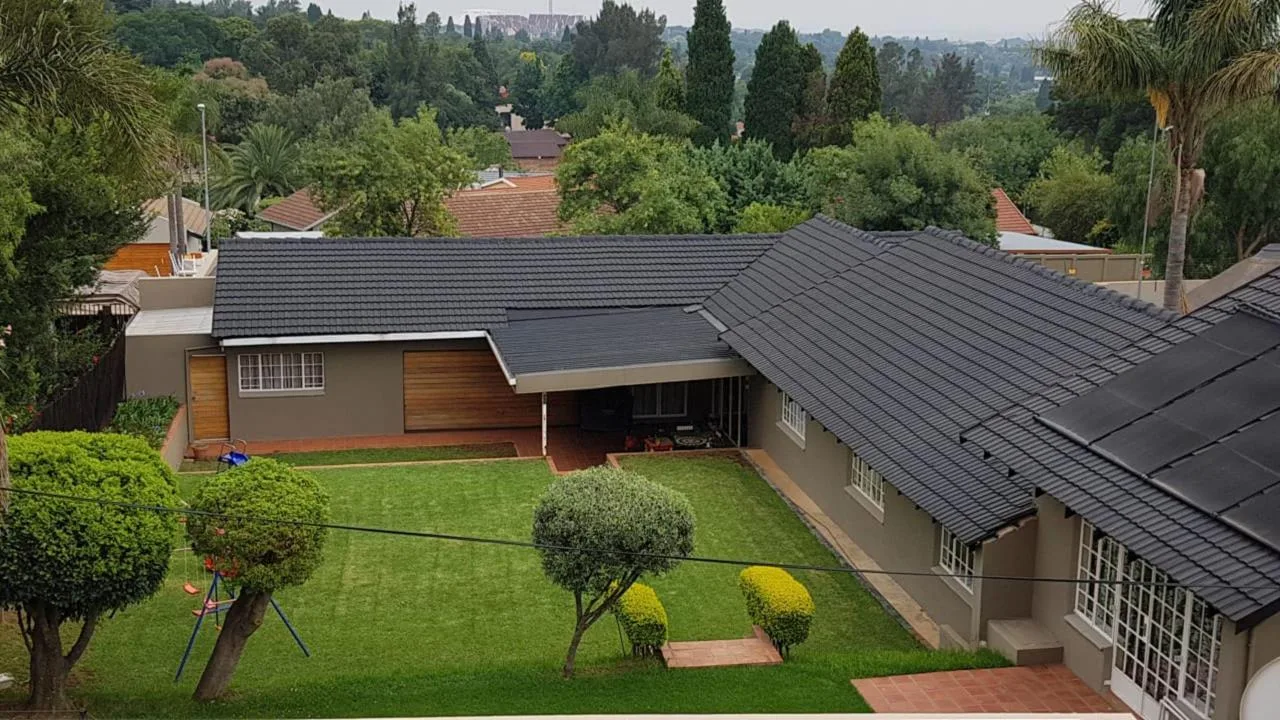 6 Bedroom House to rent in Sundowner