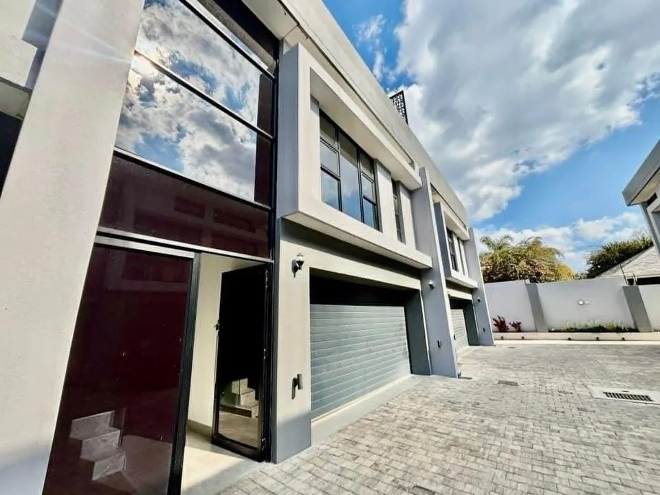 3 Bedroom Townhouse to rent in Illovo