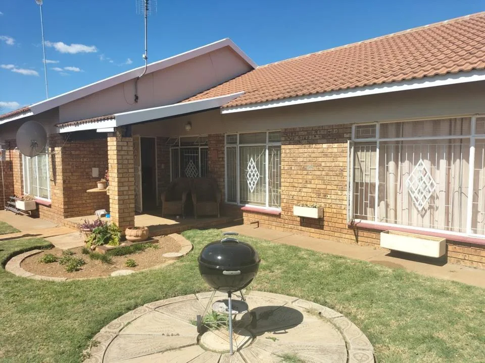 2 Bedroom House for sale in Stilfontein Ext 4