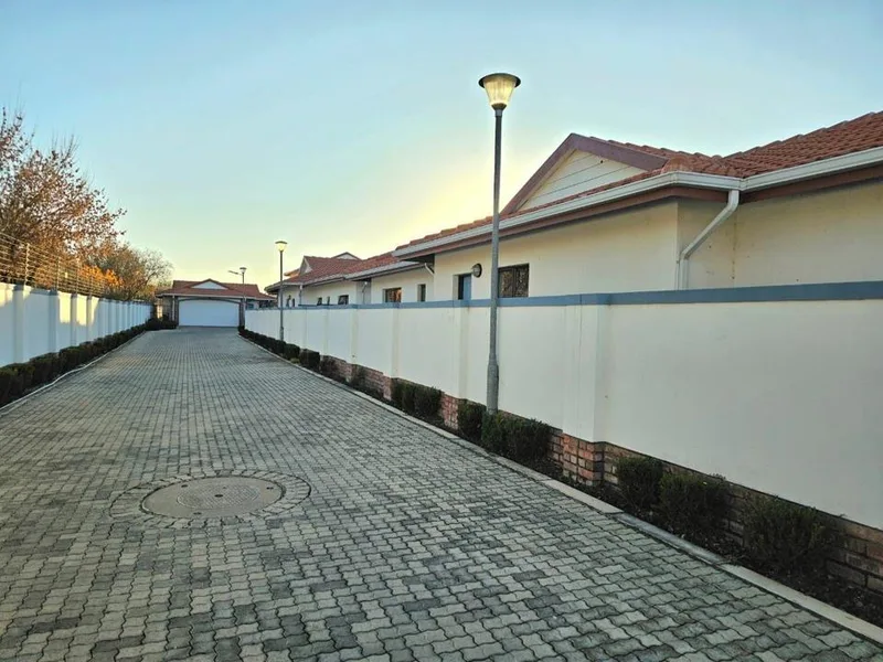4 Bedroom House for sale in Van Der Hoff Park